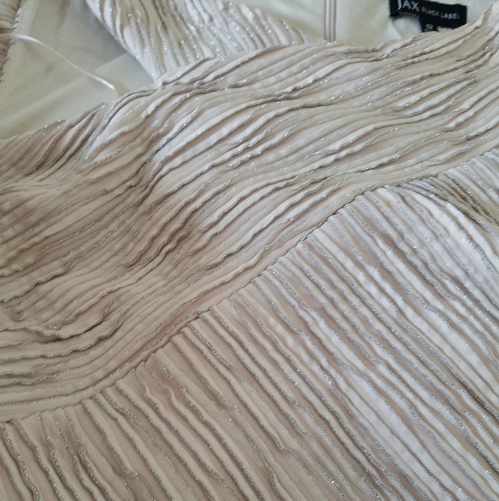 Beautiful, bodycon dress - Picture 2 of 2